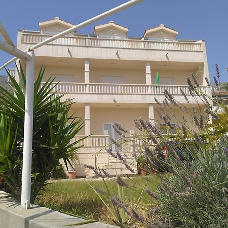 Apartments Ticinovic Omiš Exteriér fotografie